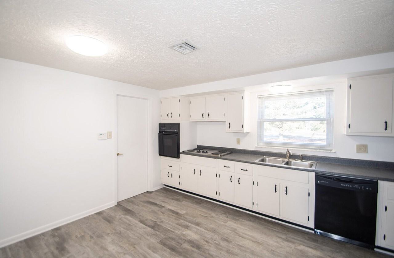 8636 E Edgewood Ave - Photo 6 of 20