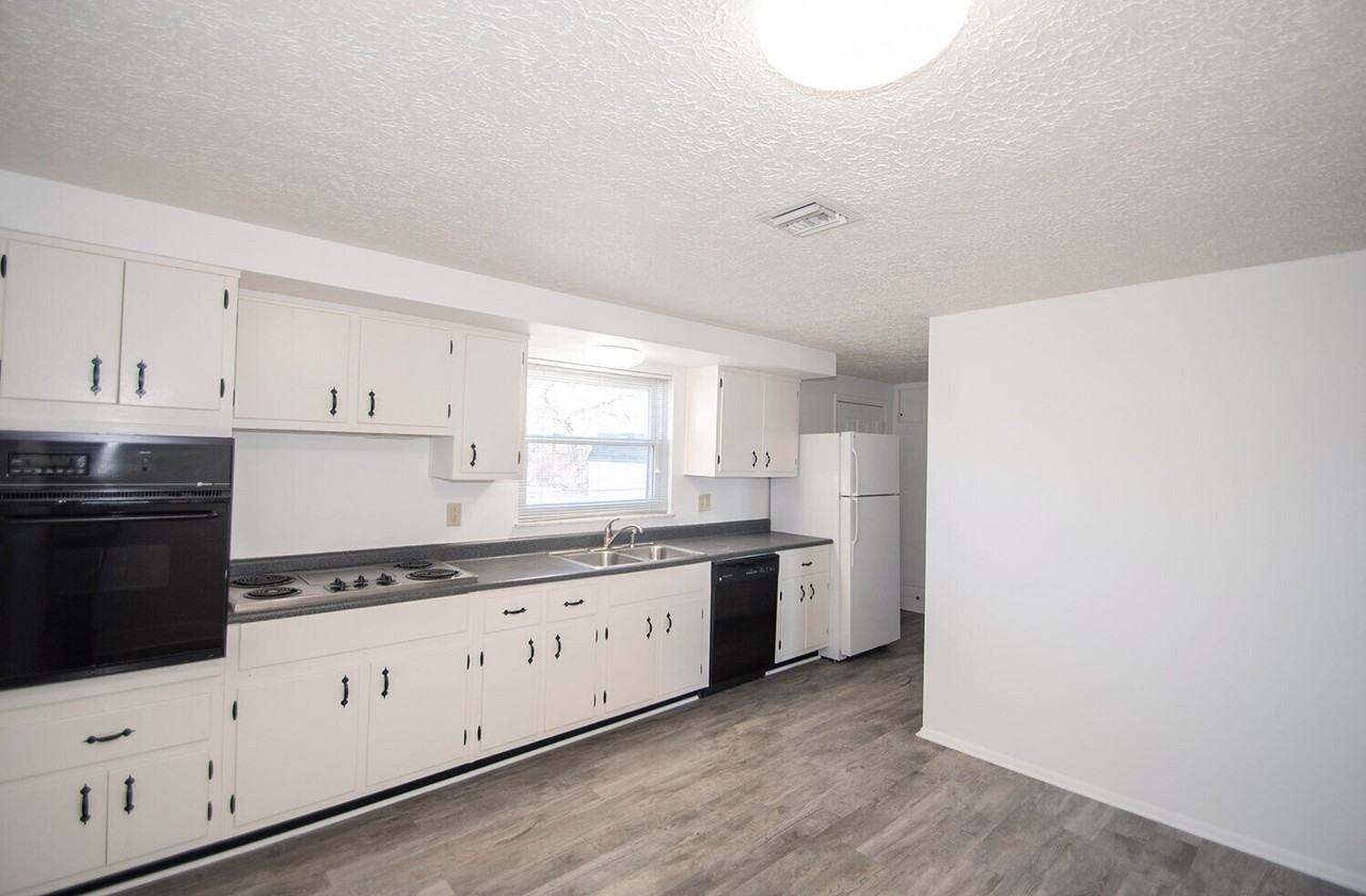 8636 E Edgewood Ave - Photo 7 of 20