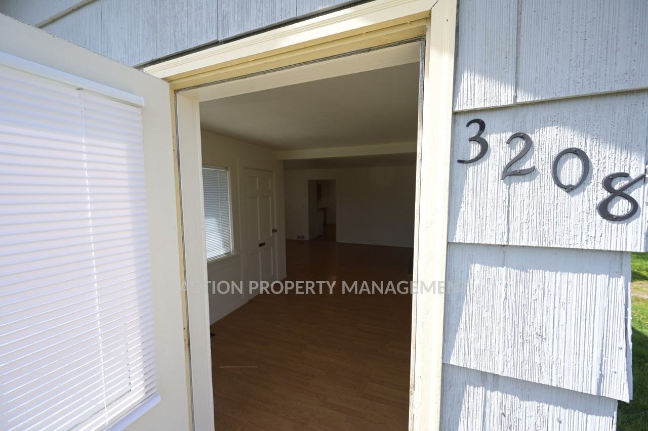 3208 E Mahogany St - Photo 4 of 24