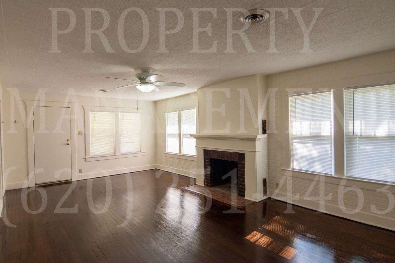 914 W 4th St - Photo 2 of 21