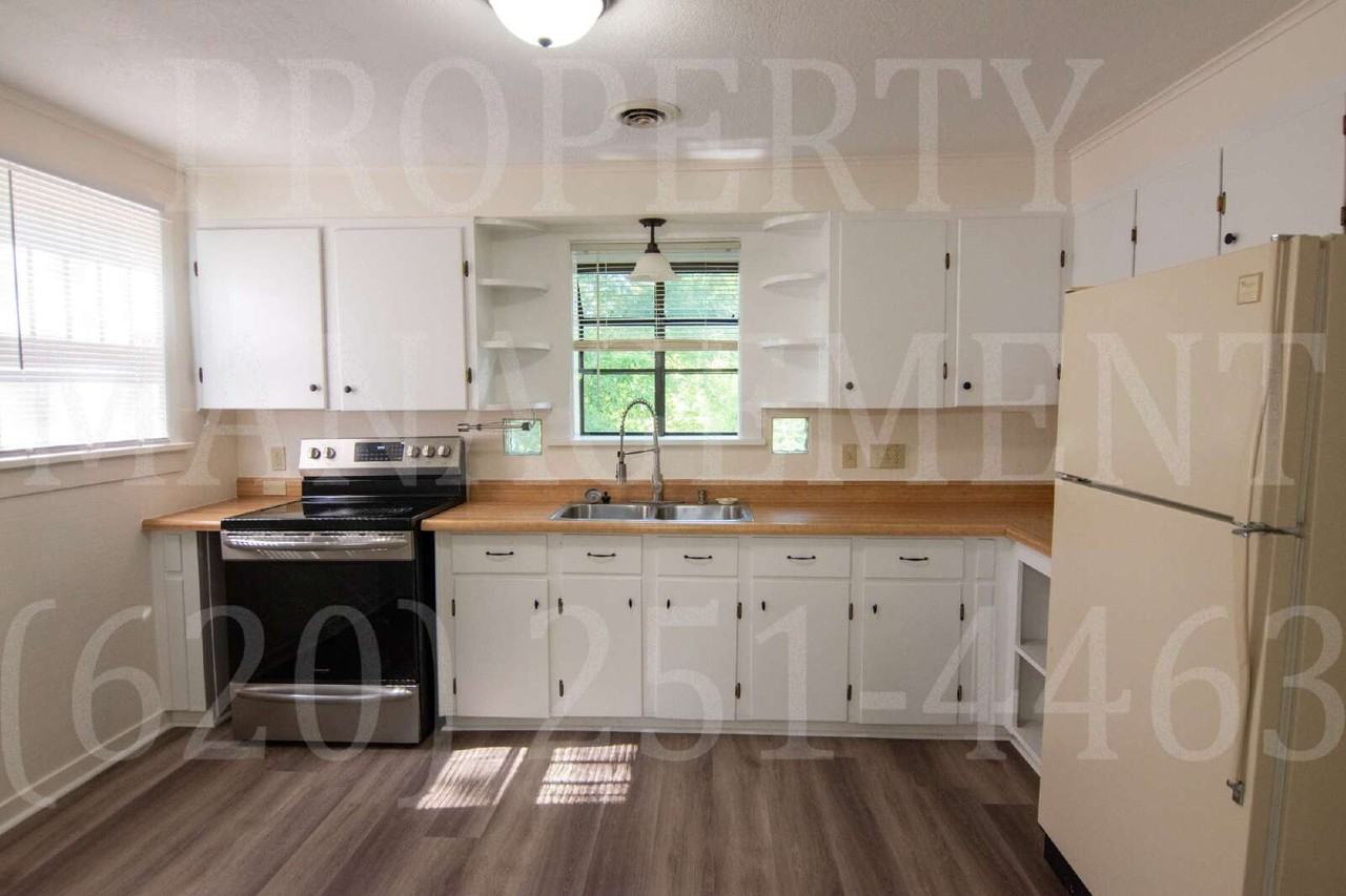 914 W 4th St - Photo 3 of 21