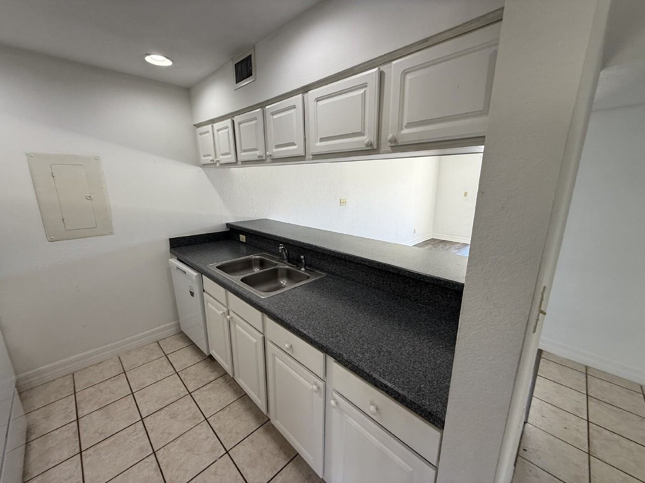 920 Tennis Way - Photo 2 of 9