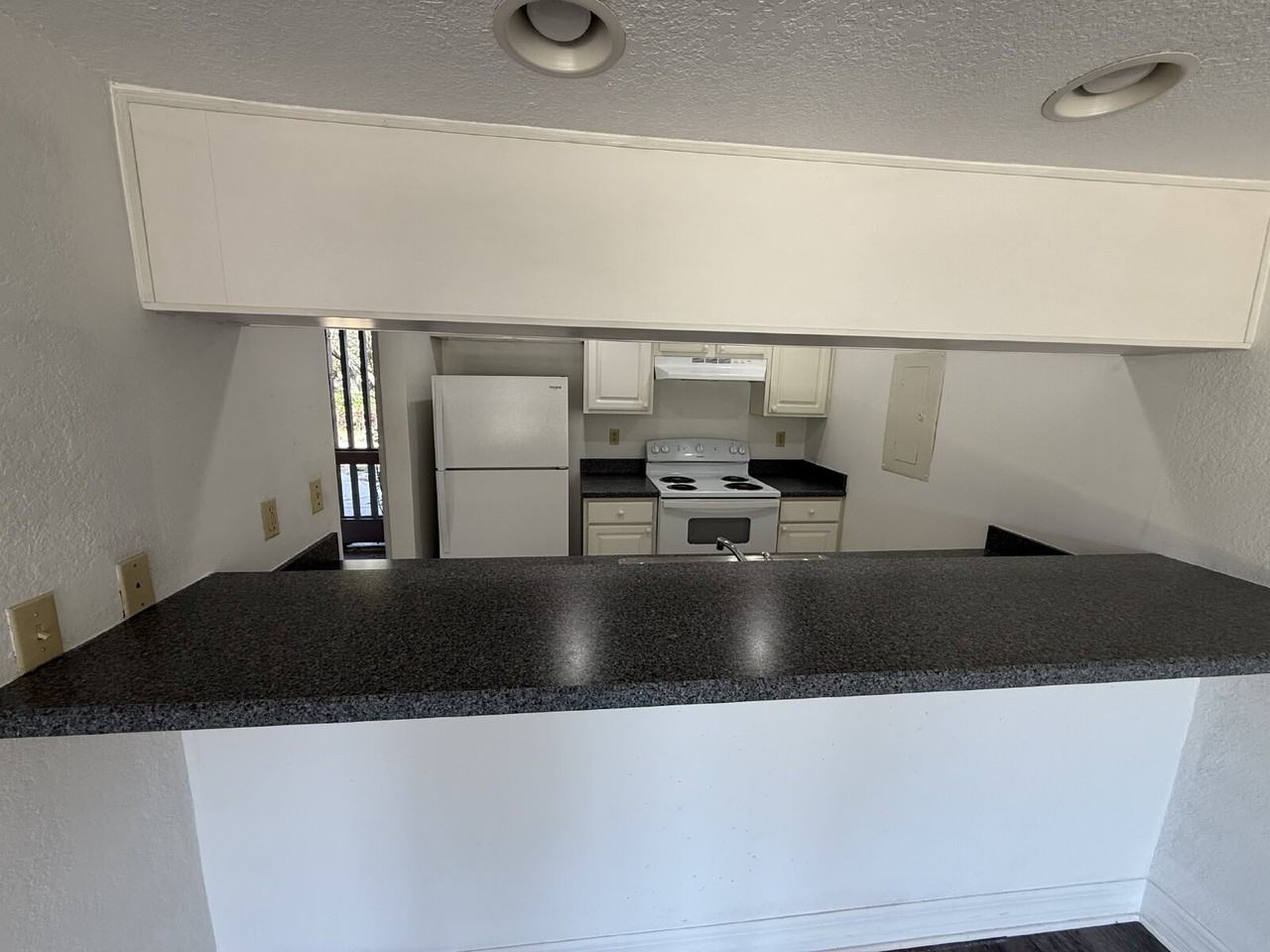 920 Tennis Way - Photo 3 of 9