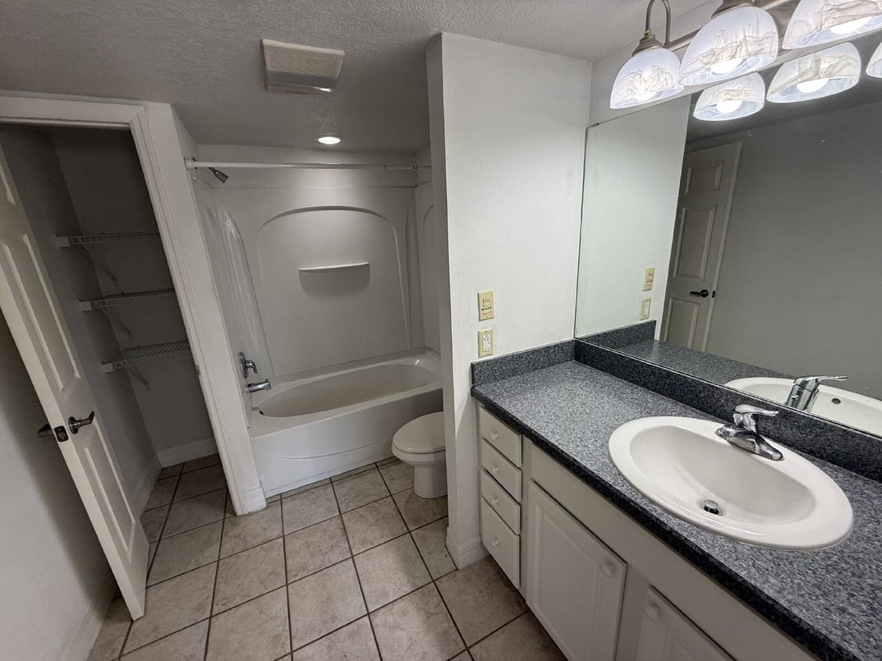 920 Tennis Way - Photo 7 of 9