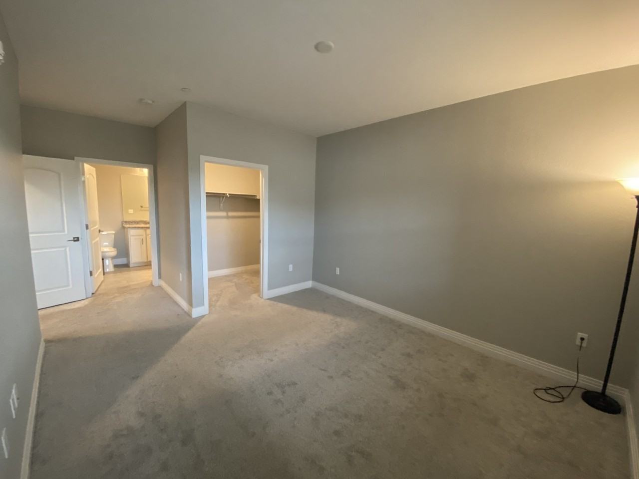 1831 S Dunkirk St Unit 101 - Photo 5 of 23