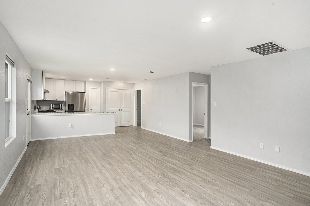 419 De Herrera - Photo 4 of 17