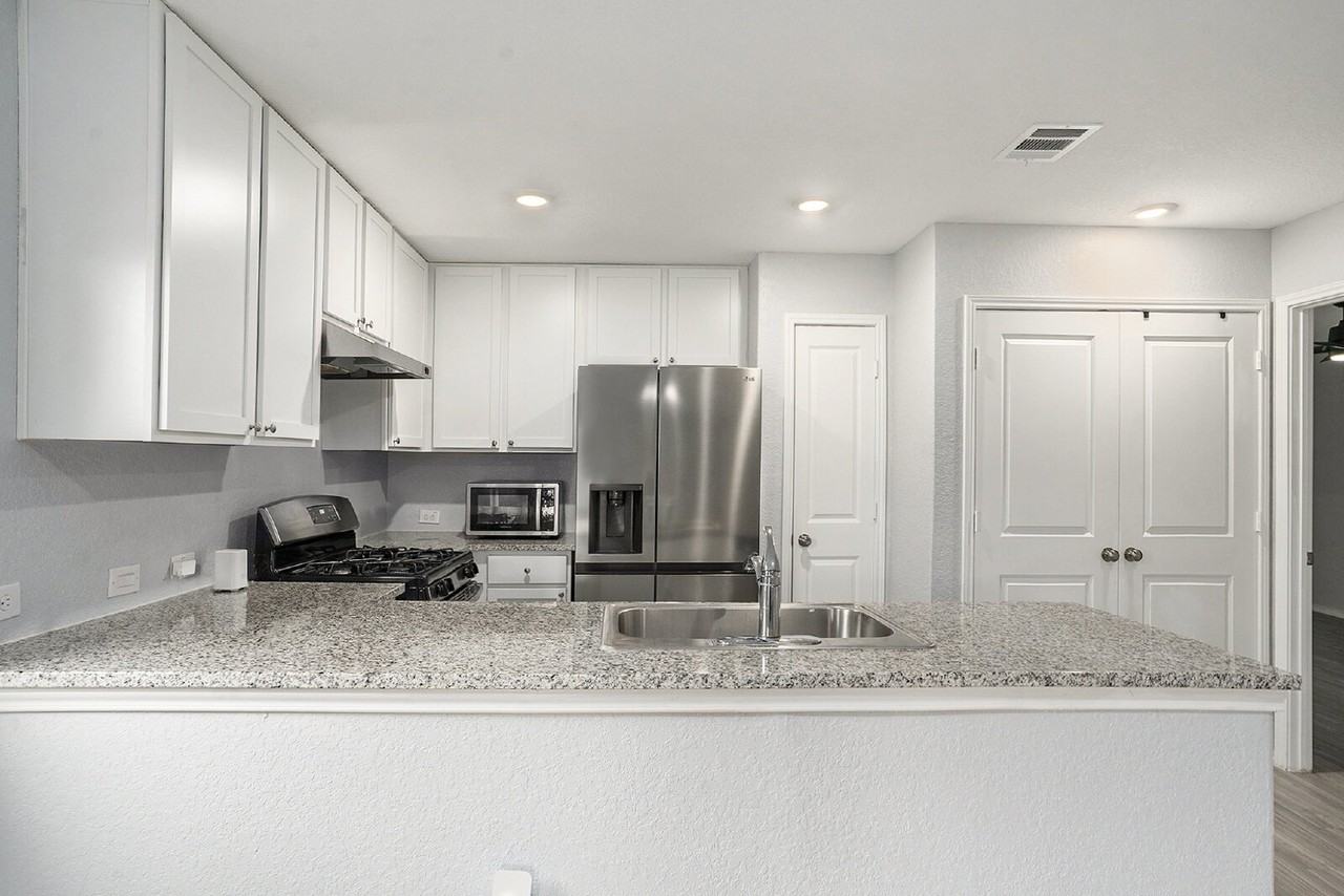 419 De Herrera - Photo 5 of 17