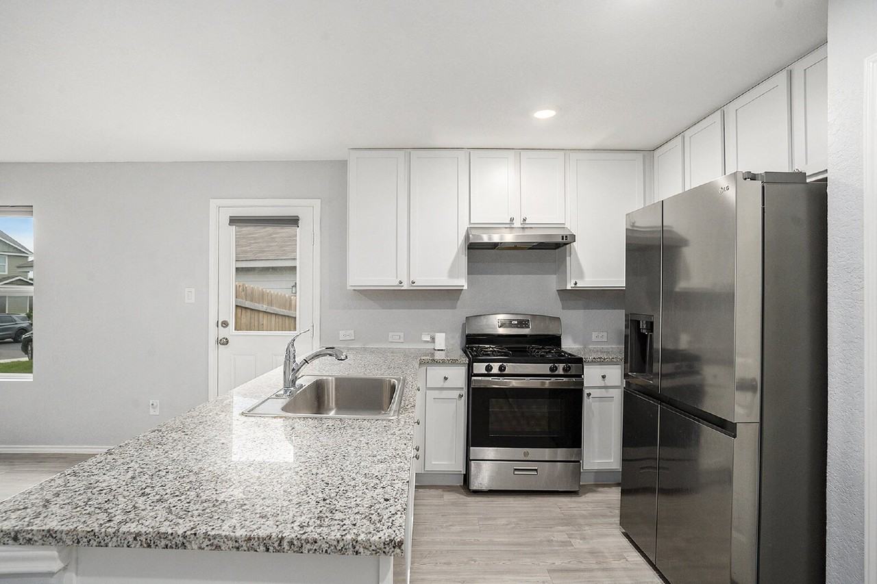 419 De Herrera - Photo 6 of 17