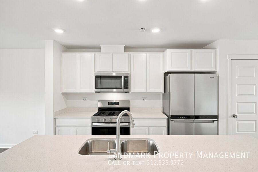 17389 Ulster Dr - Photo 4 of 36