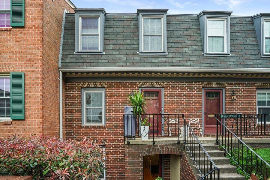 1654 Beekman Pl Nw #A - Photo 2 of 29