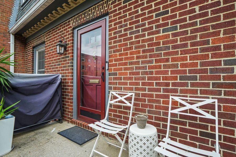 1654 Beekman Pl Nw #A - Photo 3 of 29