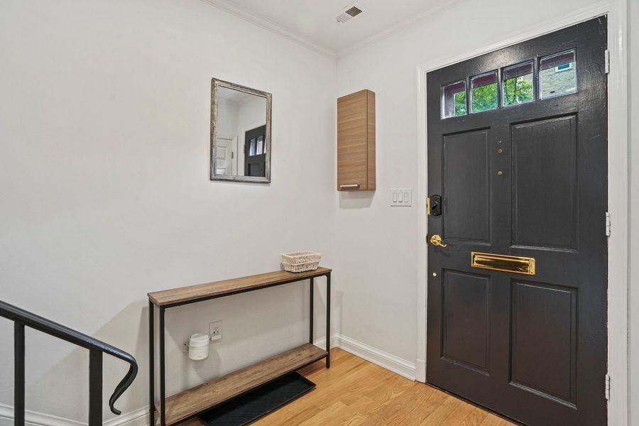 1654 Beekman Pl Nw #A - Photo 4 of 29