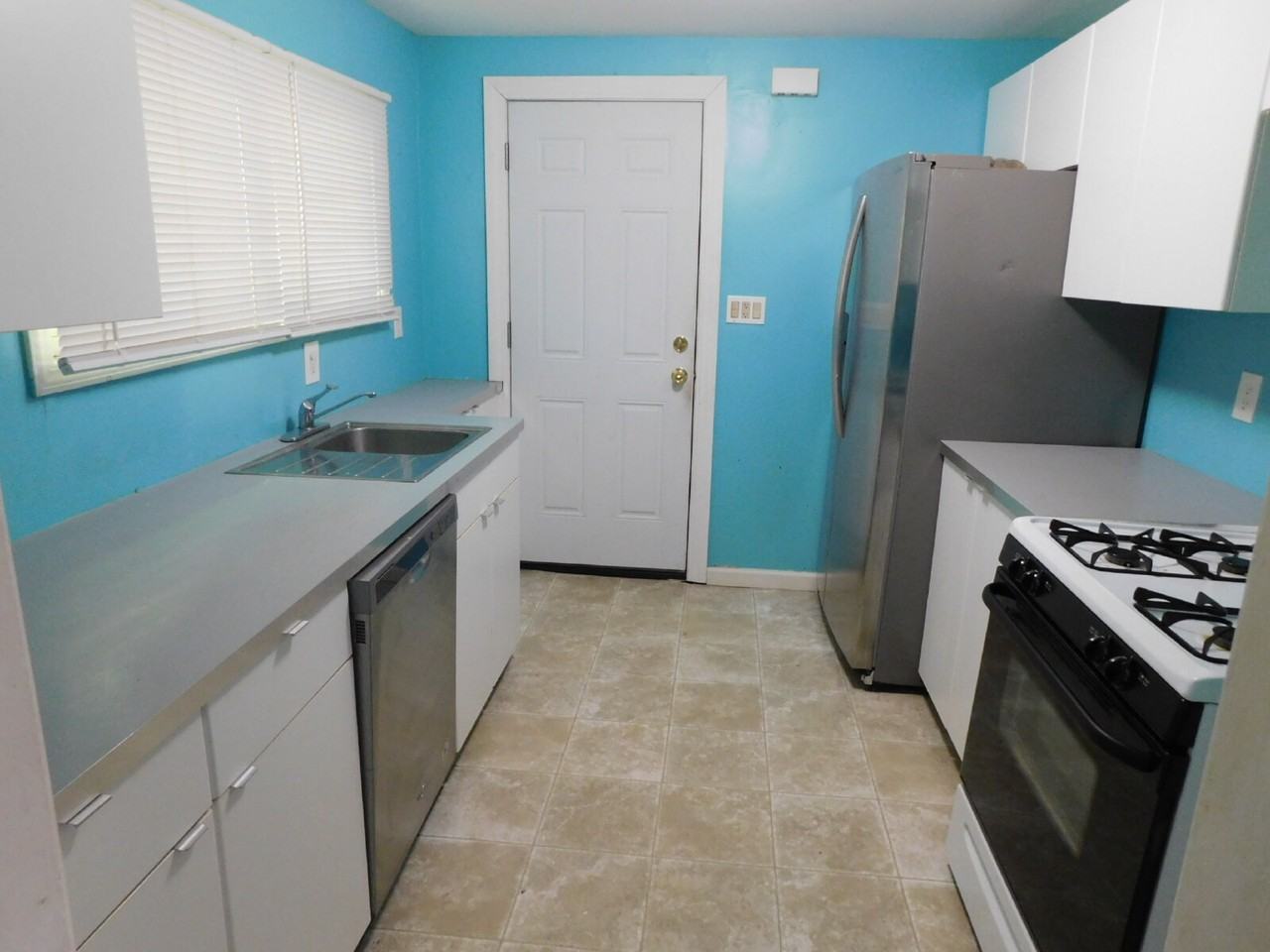 1175 Chapin Ave - Photo 2 of 8