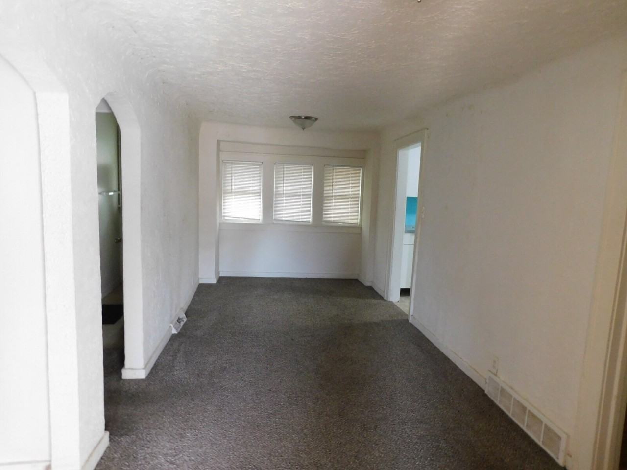 1175 Chapin Ave - Photo 3 of 8