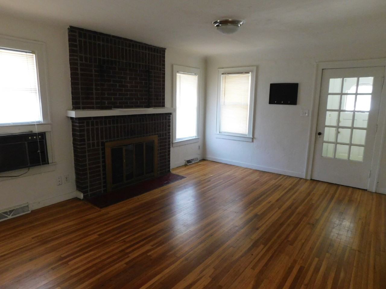 1175 Chapin Ave - Photo 4 of 8