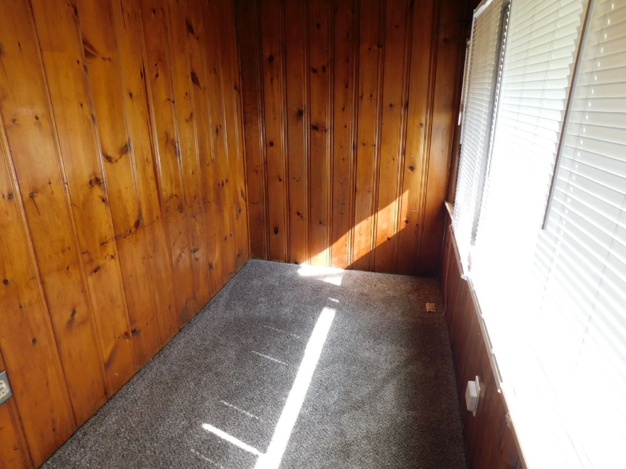 1175 Chapin Ave - Photo 5 of 8
