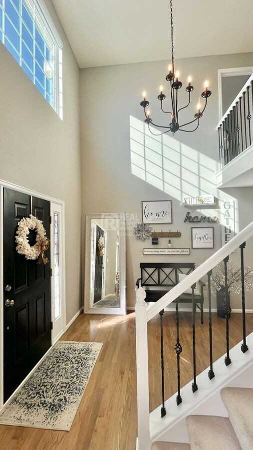 10134 Spring Water Ct - Photo 4 of 50