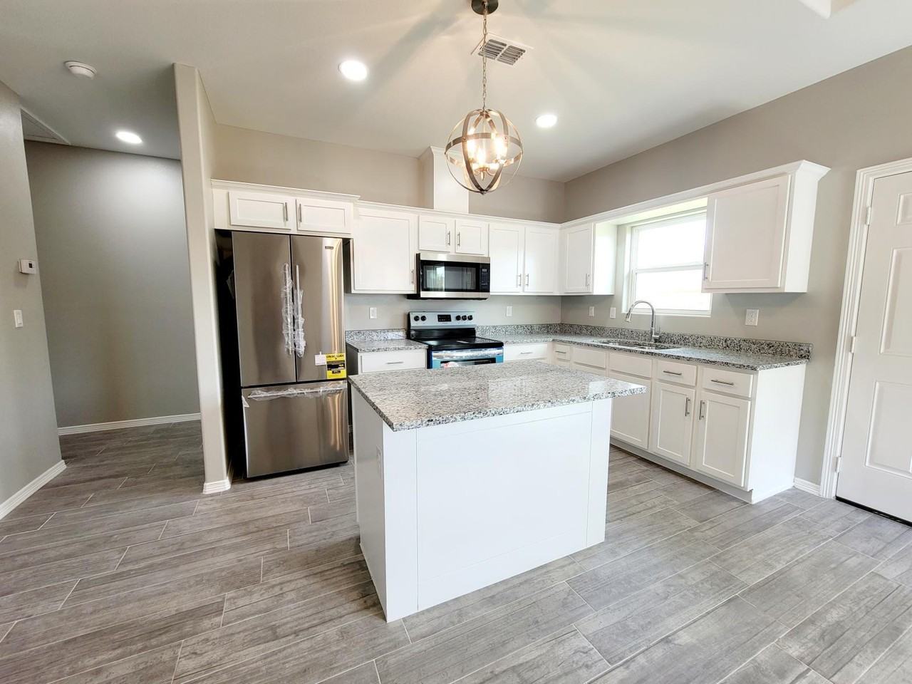 2105 Stauffer St Unit 2 - Photo 7 of 23