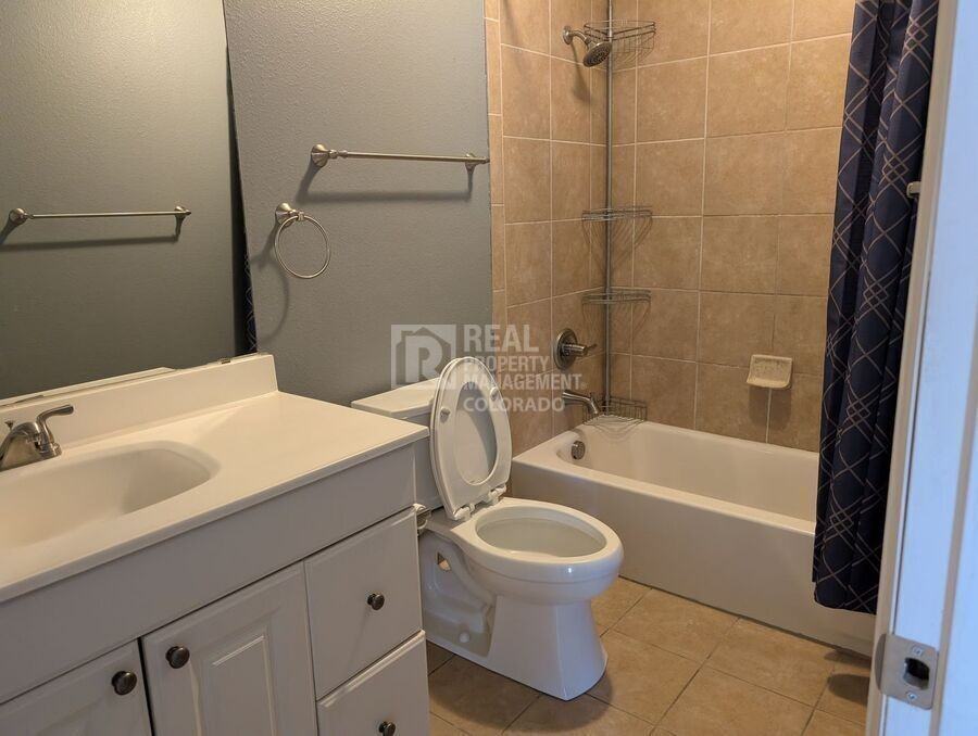 4260 S Kittredge St - Photo 4 of 14