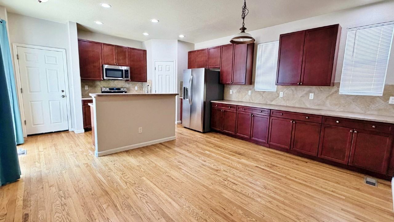 1323 S Duquesne Ct - Photo 3 of 27