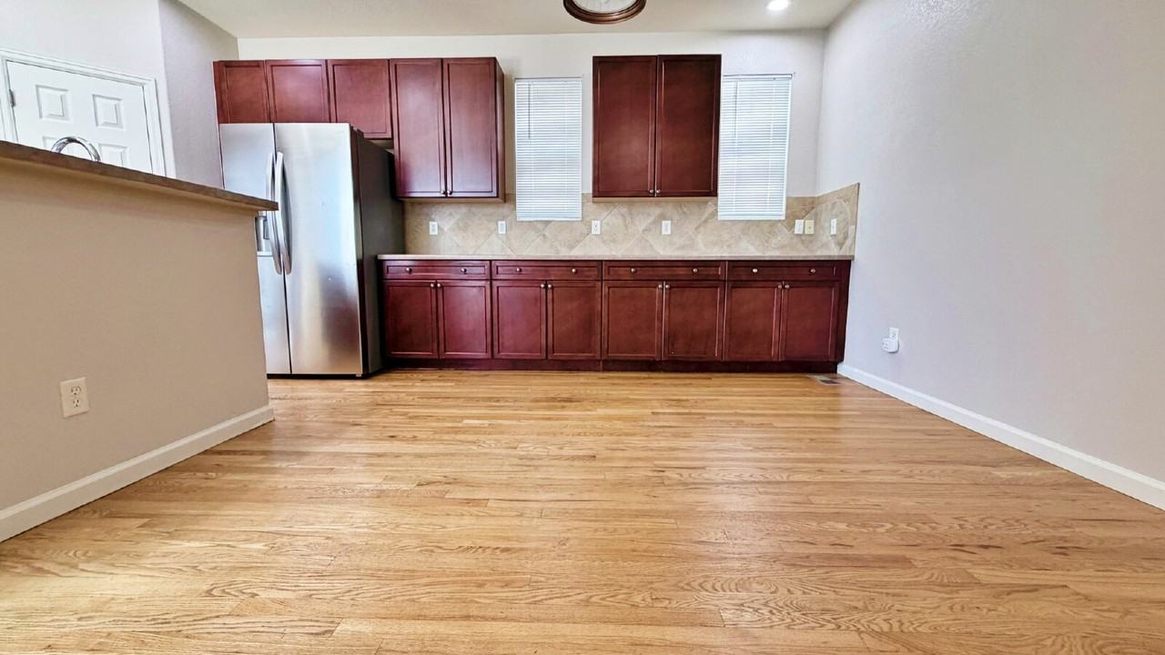 1323 S Duquesne Ct - Photo 6 of 27