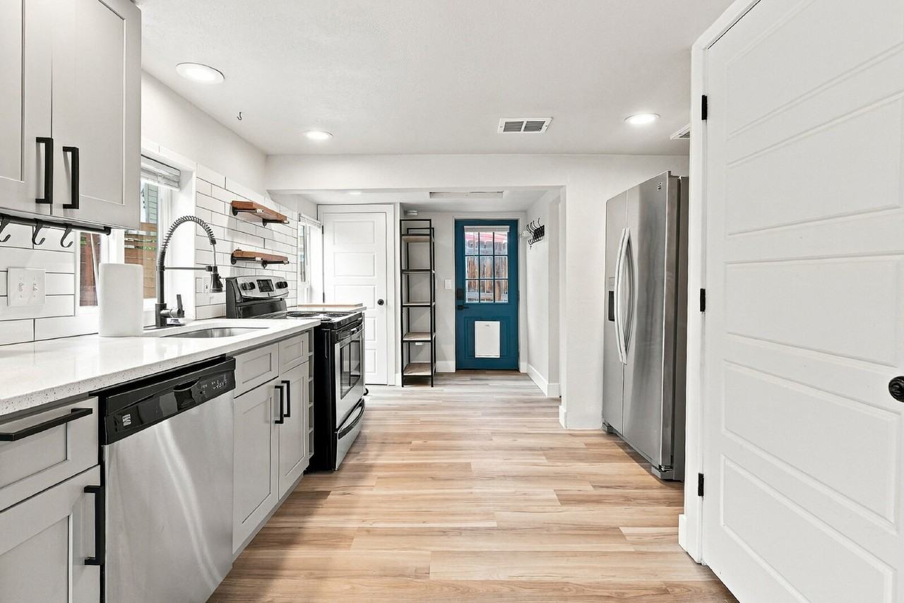 2201 W Warren Ave - Photo 5 of 22