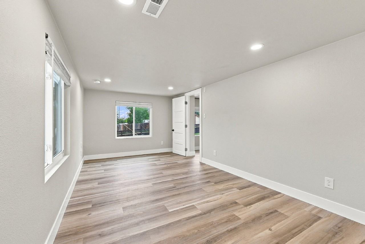 2201 W Warren Ave - Photo 3 of 26