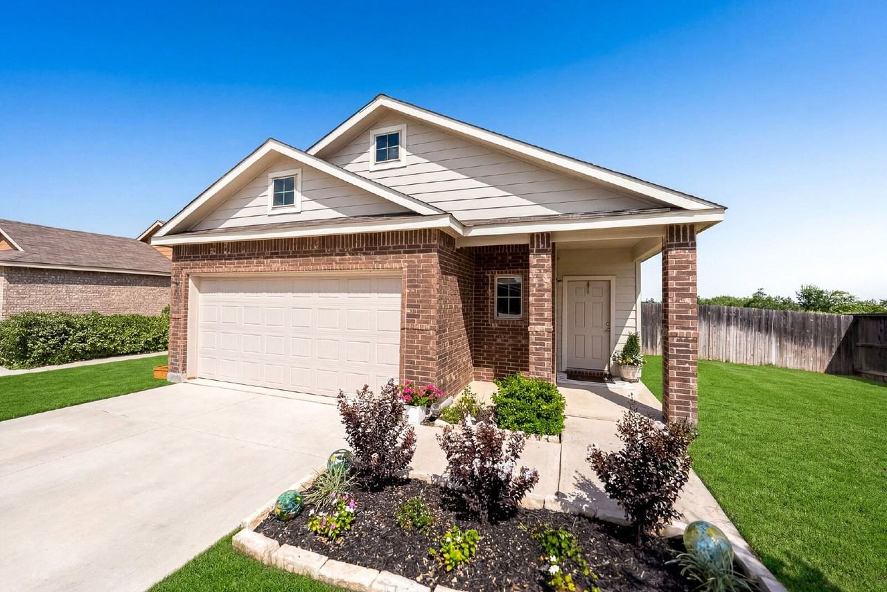 5702 Cicada Cir - Photo 4 of 43