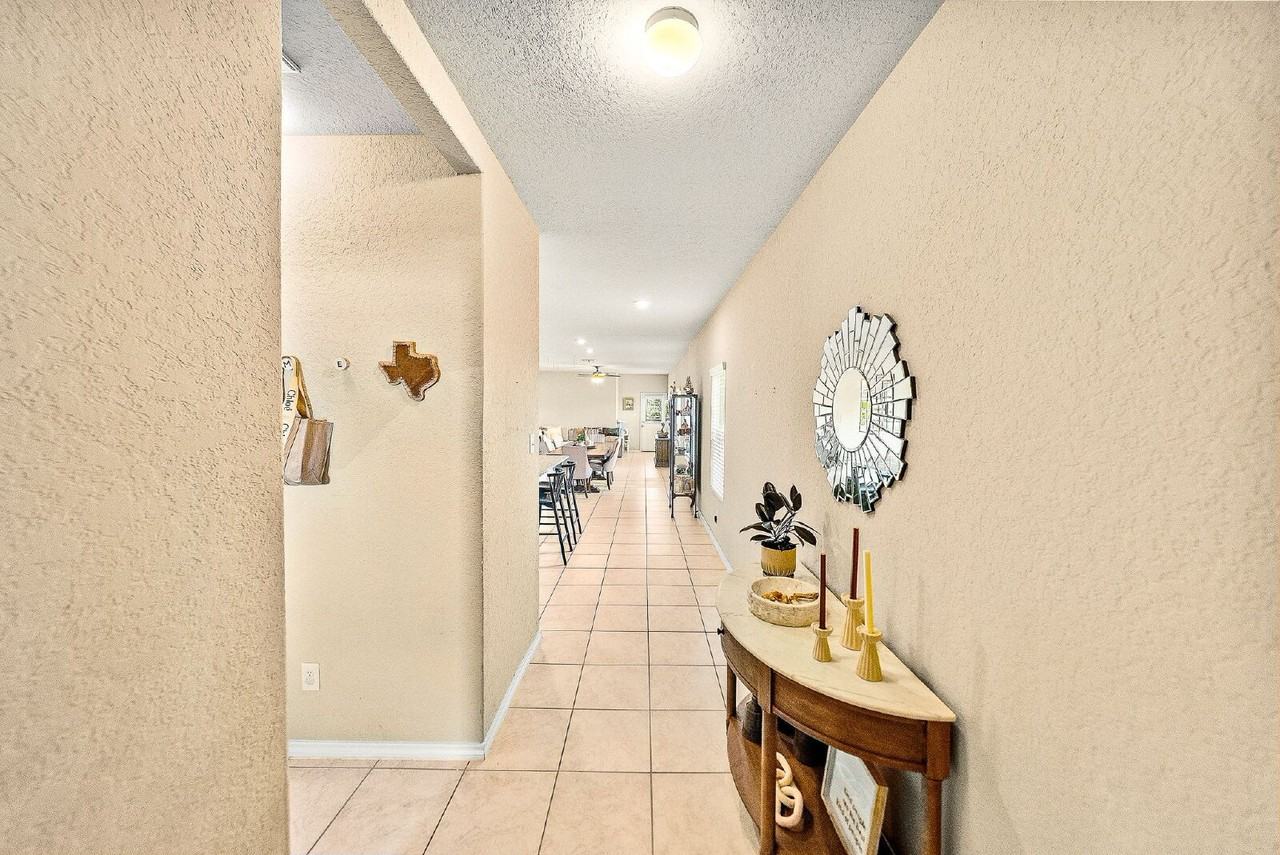 5702 Cicada Cir - Photo 5 of 43