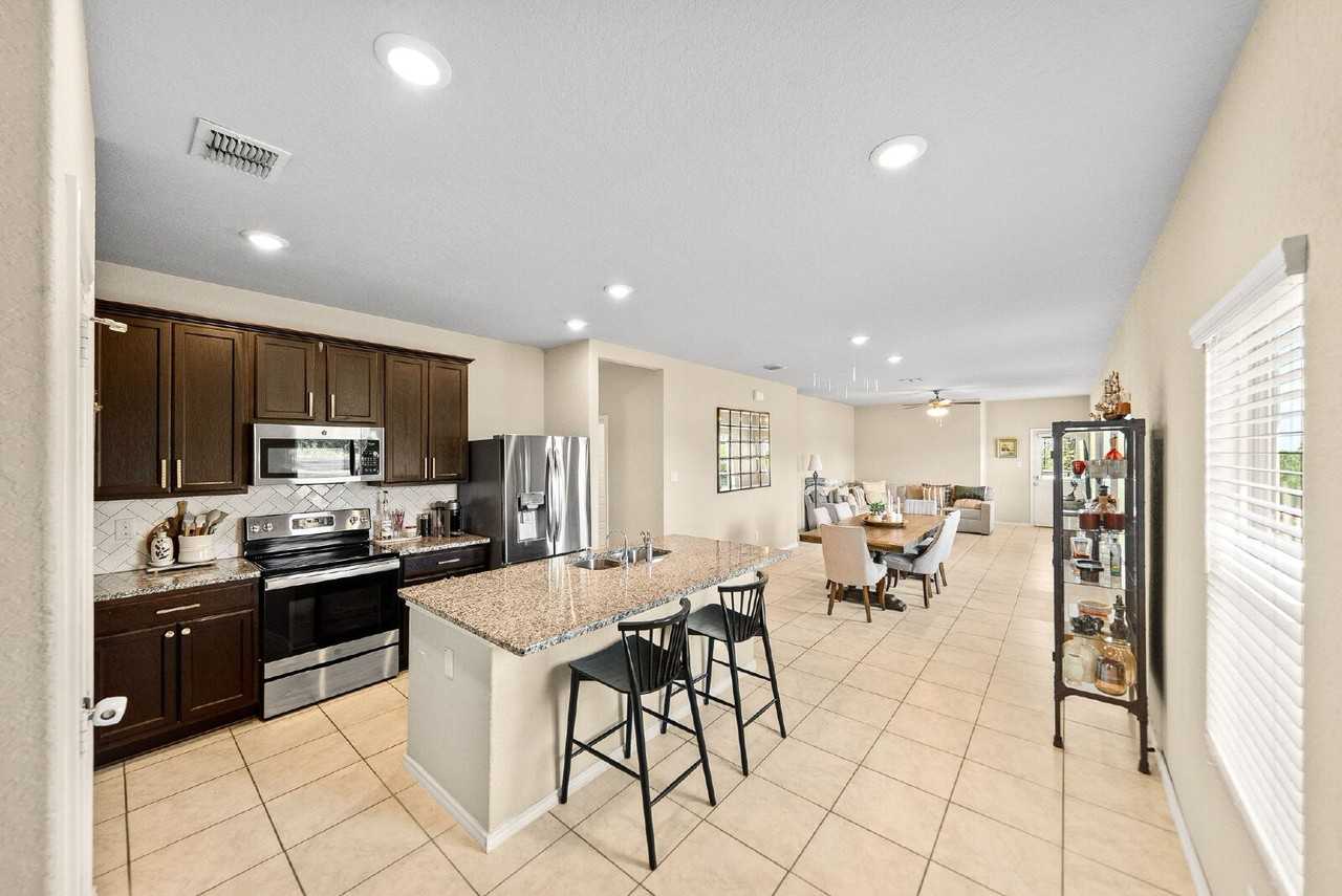 5702 Cicada Cir - Photo 6 of 43