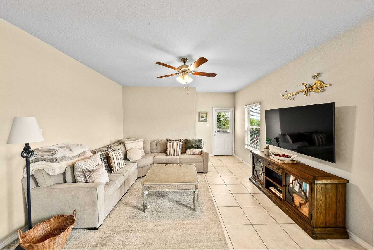5702 Cicada Cir - Photo 7 of 43