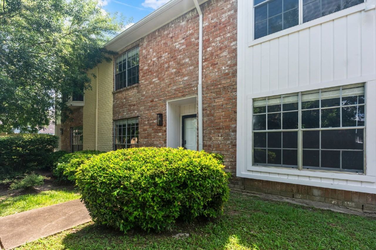 6713 Biggs Ct - Photo 2 of 25