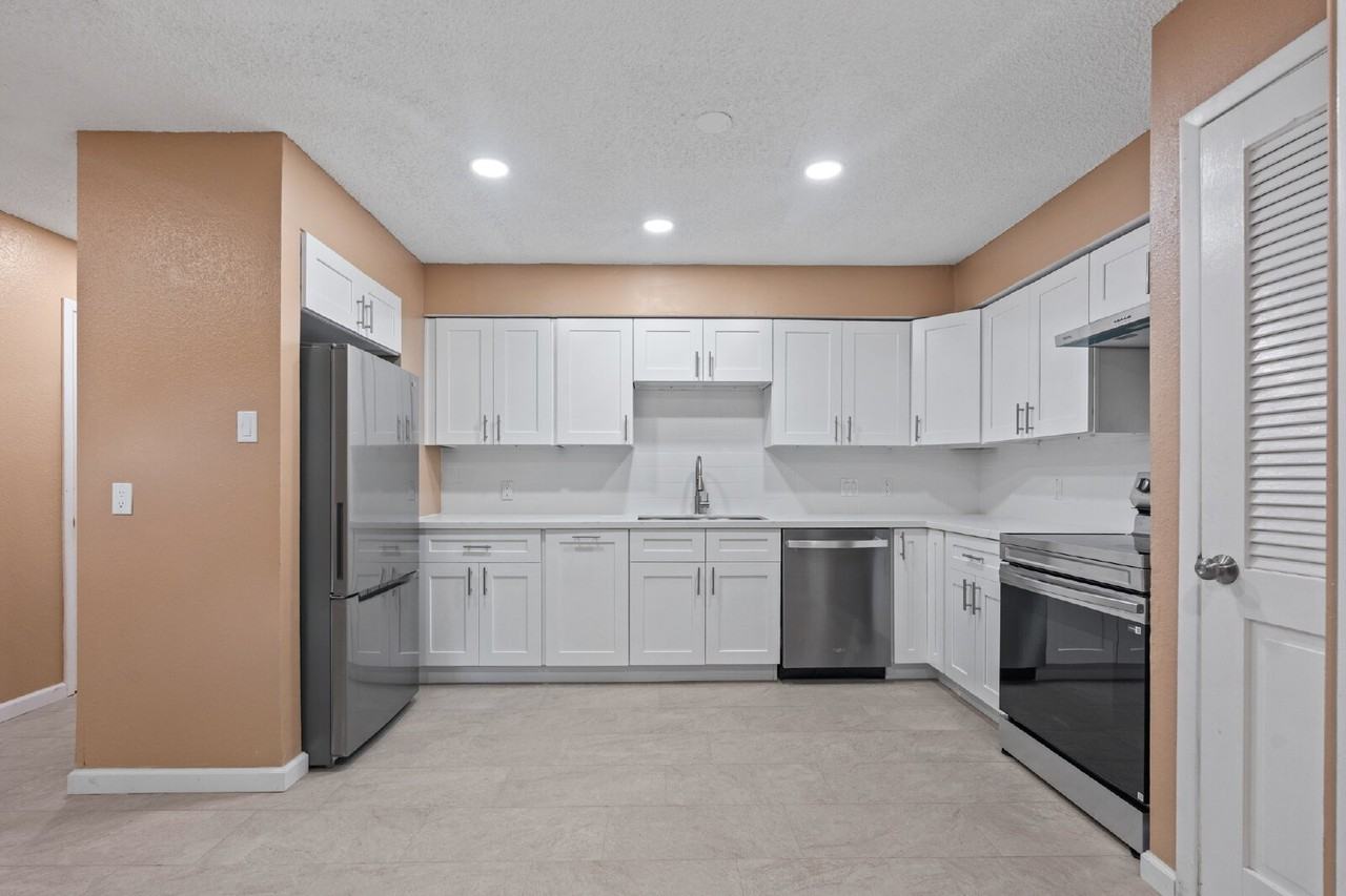 6713 Biggs Ct - Photo 3 of 25