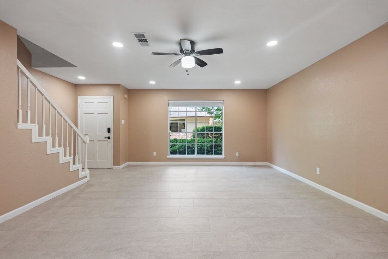 6713 Biggs Ct - Photo 4 of 25