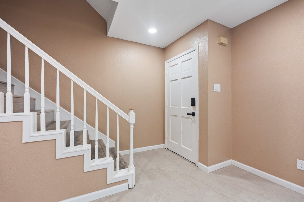 6713 Biggs Ct - Photo 5 of 25