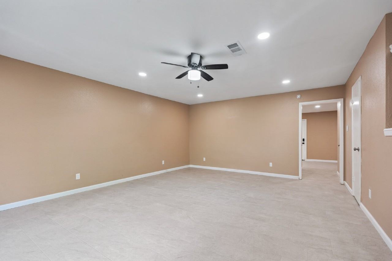6713 Biggs Ct - Photo 6 of 25
