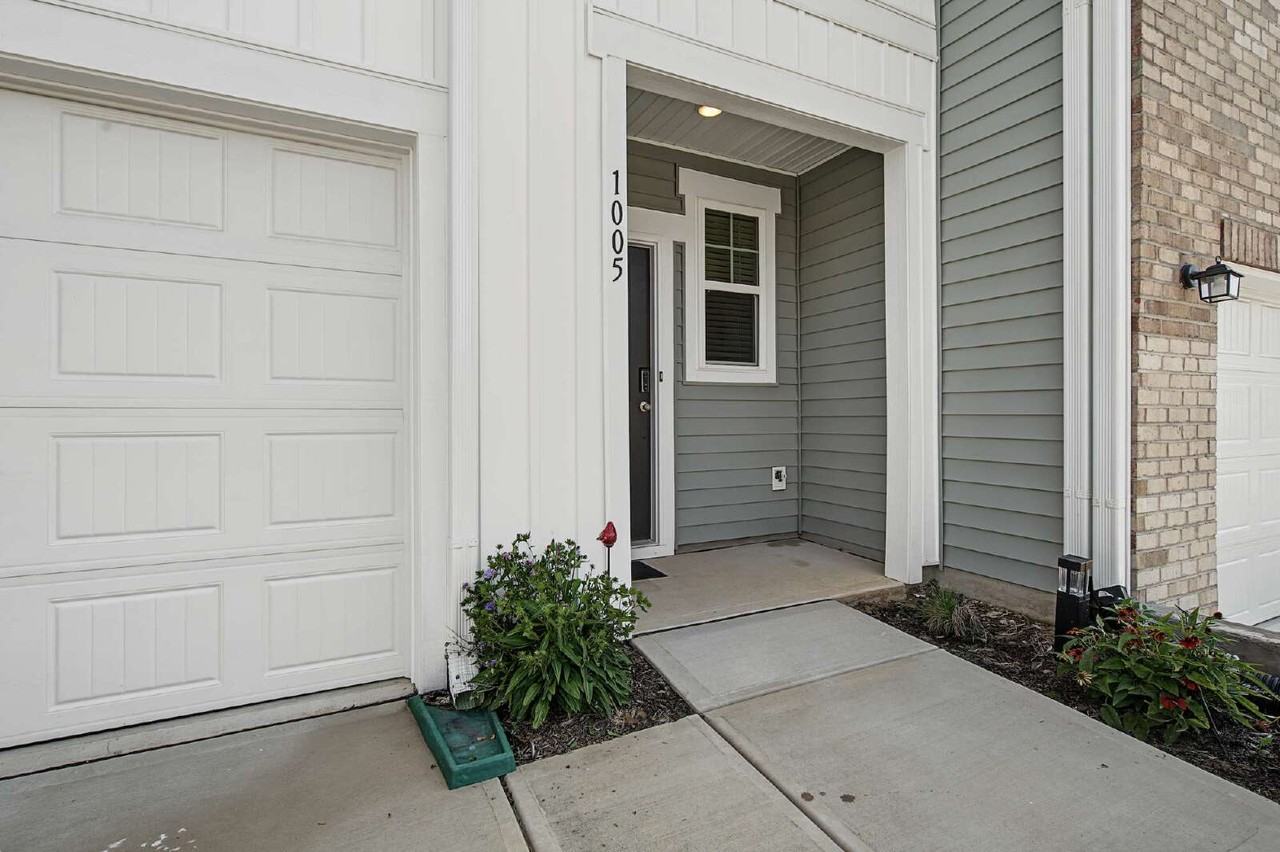 1005 Dakine Dr - Photo 4 of 31