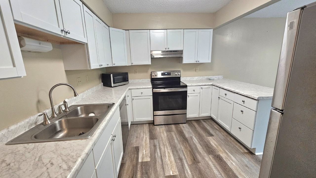 13870 Glendale Trl - Photo 2 of 13