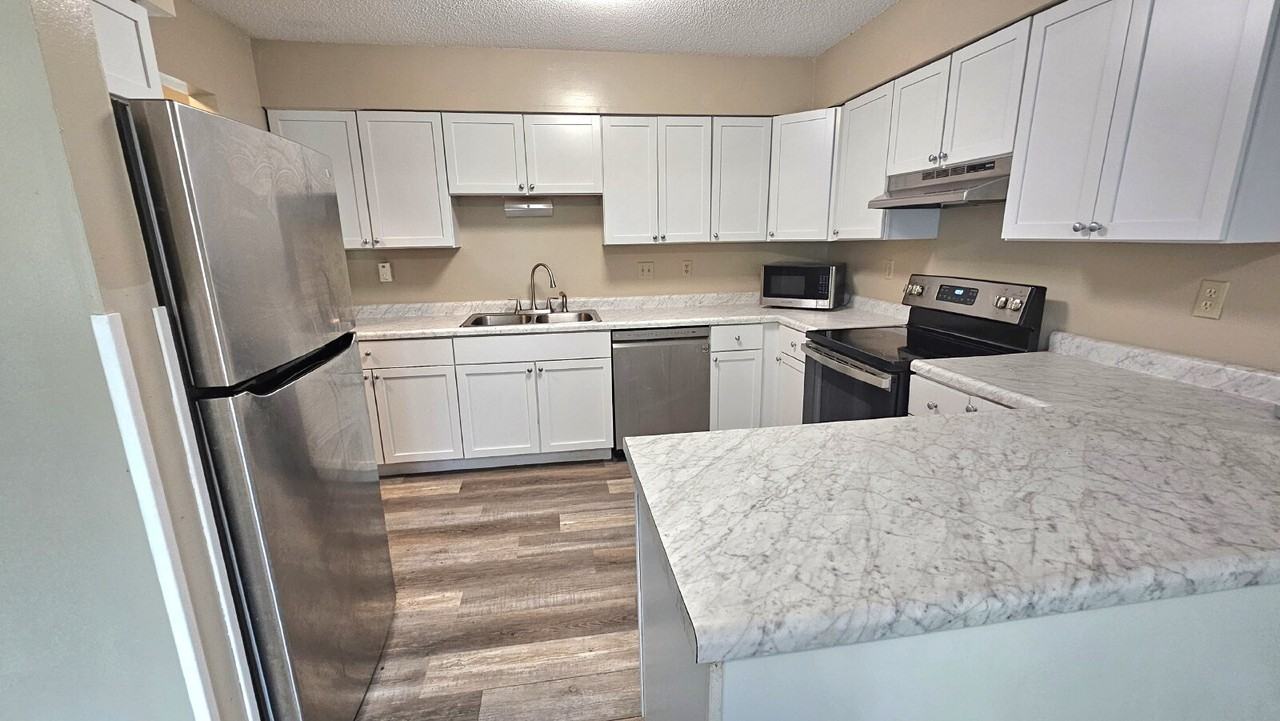 13870 Glendale Trl - Photo 3 of 13