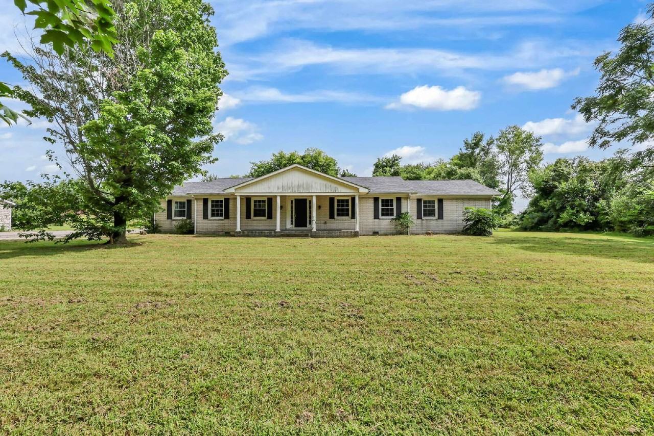 359 Meadow Ln - Photo 3 of 42