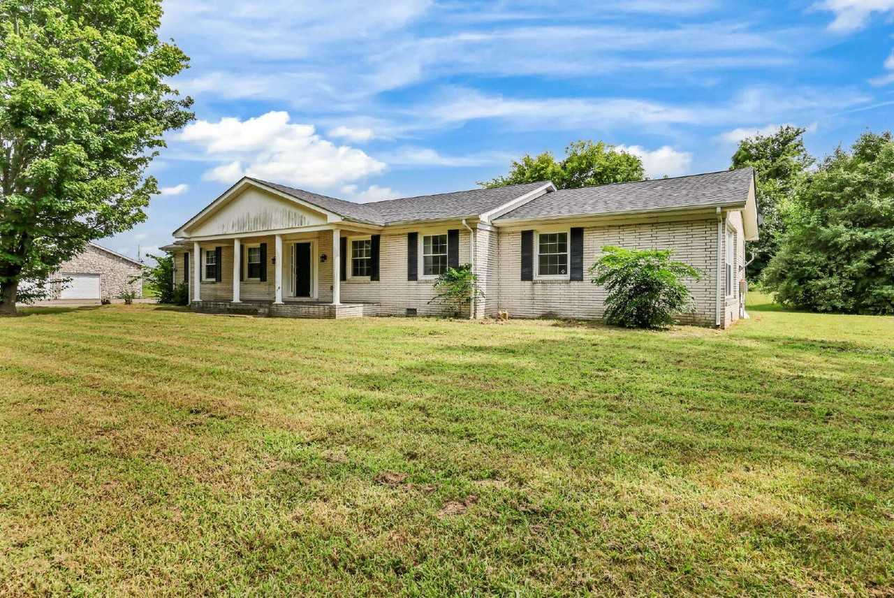359 Meadow Ln - Photo 4 of 42