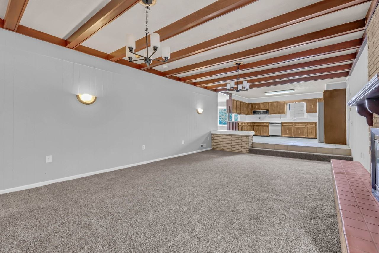 359 Meadow Ln - Photo 7 of 42