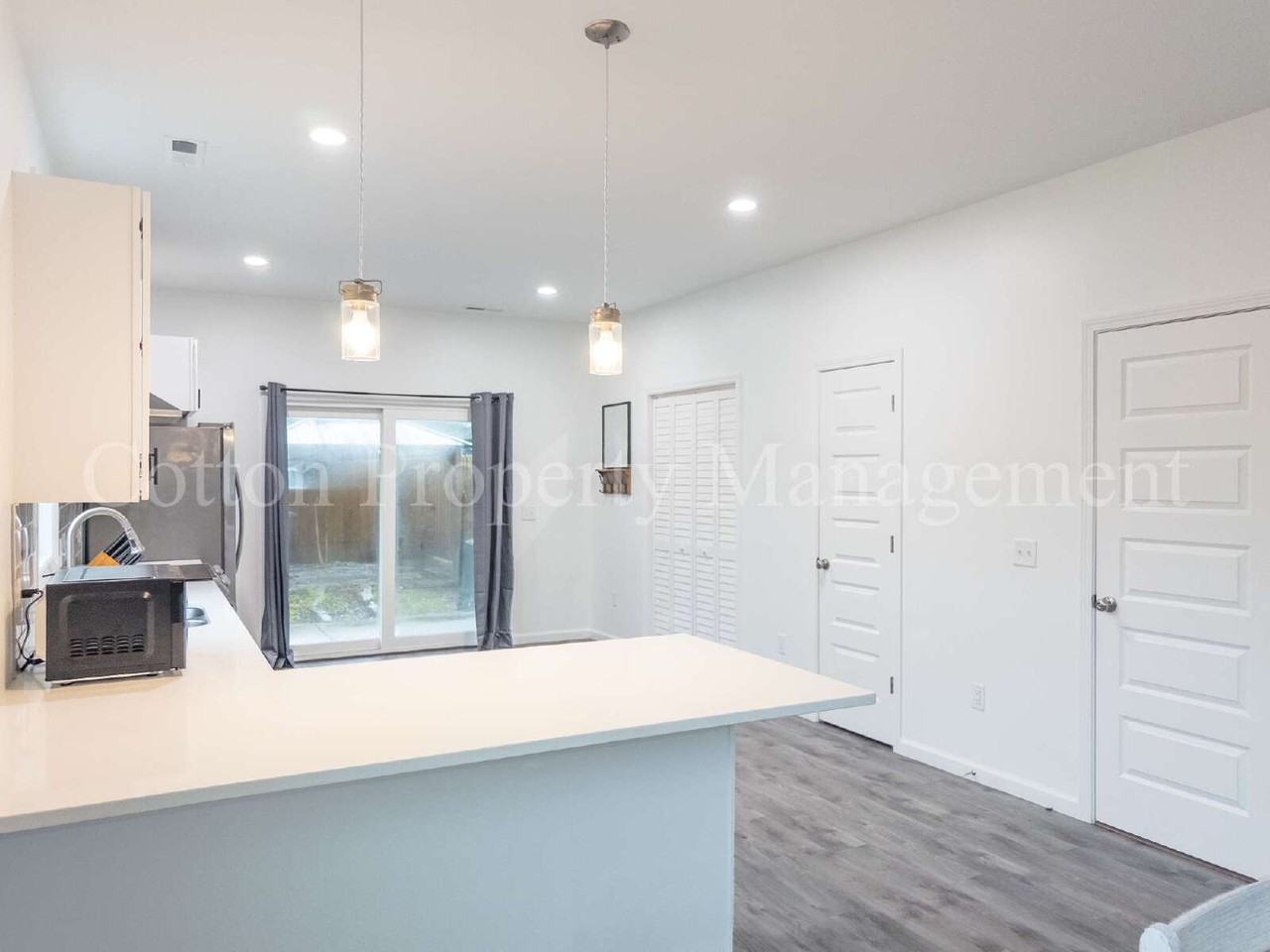 2709 Worth Dr - Photo 7 of 37