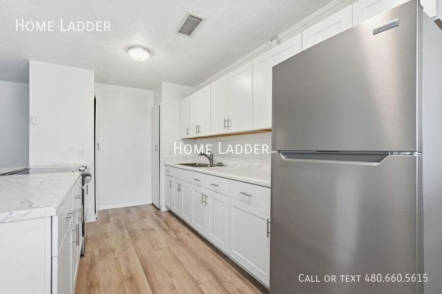 1332 W 5th St #8 - Photo 4 of 20