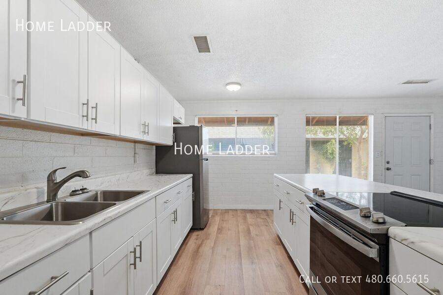 1332 W 5th St #8 - Photo 5 of 20