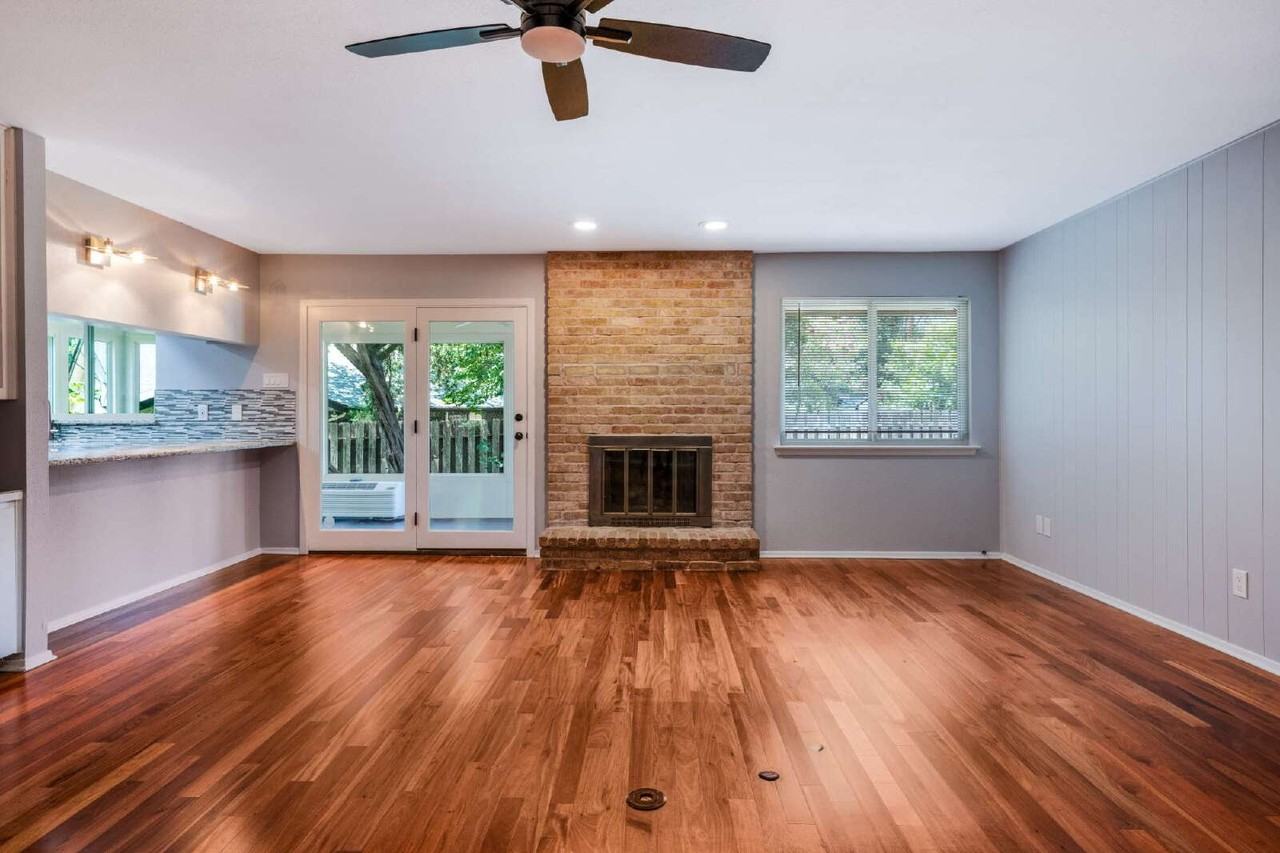 10502 Spicewood Pkwy - Photo 2 of 40