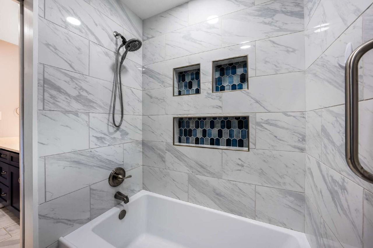 10502 Spicewood Pkwy - Photo 4 of 40