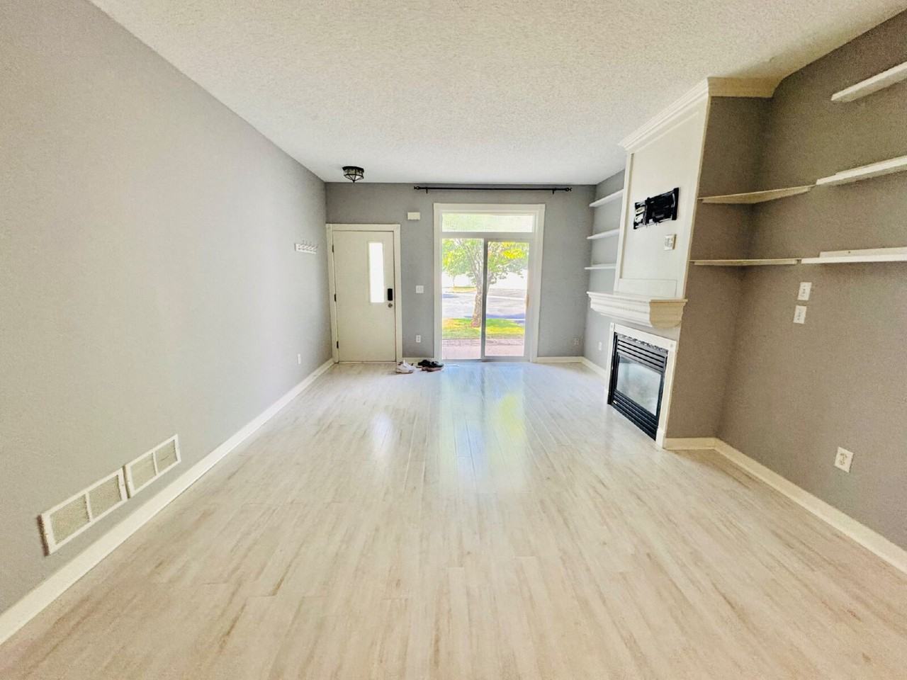 2016 Parkway Ave - Photo 3 of 25