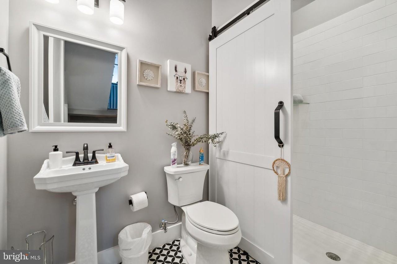1221 S Rolfe St - Photo 5 of 25