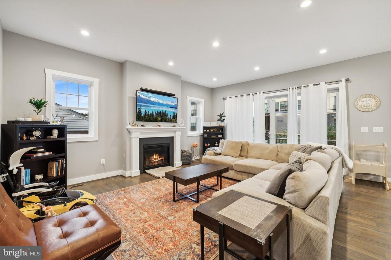 1221 S Rolfe St - Photo 6 of 25